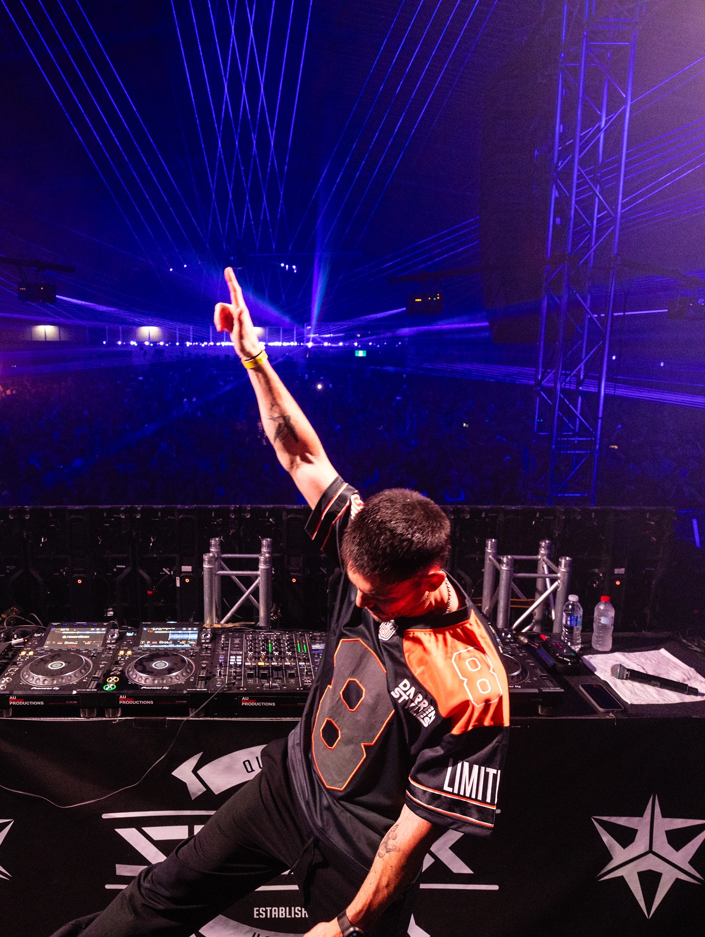 Darren Syles on stage at Limitless tour 2025